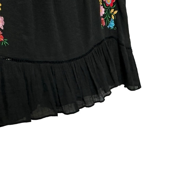 Umgee Womens Floral Embroidered Short Sleeve Blouse Size Small Black Ruffle - Picture 5 of 7